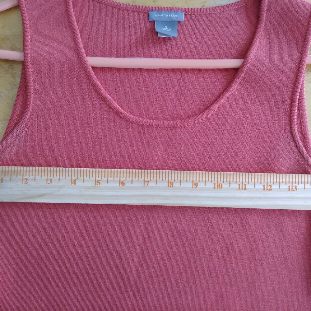 ANN TAYLOR Wide Strap V Neck Knit Tank. Dark Pink Size S